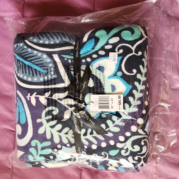 Vera Bradley Throw Blanket - Picture 5 of 5